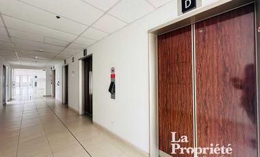 oficina en arriendo en centro internacional. Cod A206