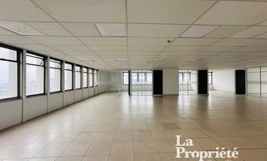 oficina en arriendo en centro internacional. Cod A206