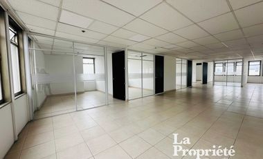 oficina en arriendo en centro internacional. Cod A206