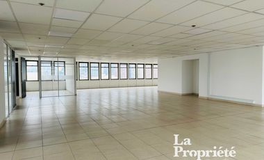 oficina en arriendo en centro internacional. Cod A206
