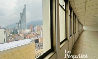 oficina en arriendo en centro internacional. Cod A206
