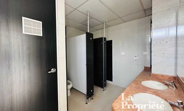 oficina en arriendo en centro internacional. Cod A206