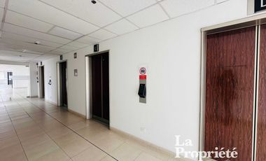 oficina en arriendo en centro internacional. Cod A206