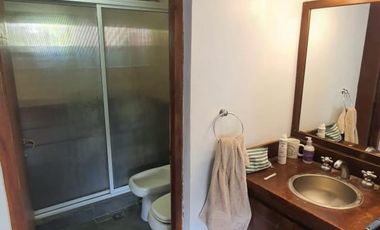 VIvienda con excelentes detalles, luminosa y parquizada