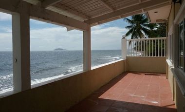 - S O L D -    BEACHFRONT HOUSE WITH GREAT VIEW OF APO ISLAND
