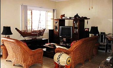 - S O L D -    BEACHFRONT HOUSE WITH GREAT VIEW OF APO ISLAND