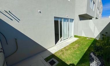 SUR EN CANTELLI RESIDENCIAL MODELO ESCARLATA TRES RECAMARAS