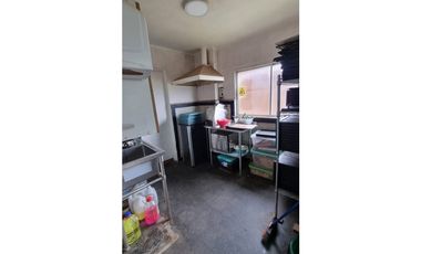 SE VENDE CASA EDIFICIO DE 4 PISOS UBICADO EN CERRO RAMADITAS