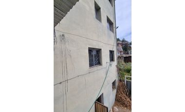 SE VENDE CASA EDIFICIO DE 4 PISOS UBICADO EN CERRO RAMADITAS