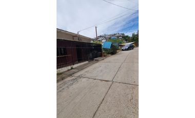 SE VENDE CASA EDIFICIO DE 4 PISOS UBICADO EN CERRO RAMADITAS