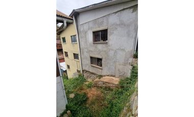 SE VENDE CASA EDIFICIO DE 4 PISOS UBICADO EN CERRO RAMADITAS