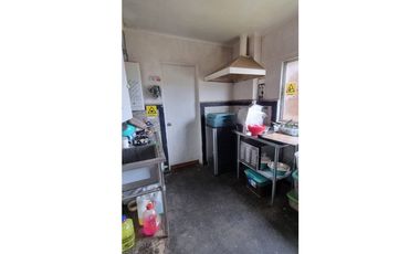 SE VENDE CASA EDIFICIO DE 4 PISOS UBICADO EN CERRO RAMADITAS