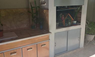 Casa de tres ambientes en venta en Haedo Sur