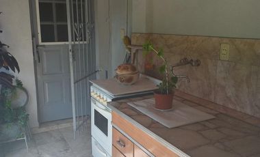 Casa de tres ambientes en venta en Haedo Sur