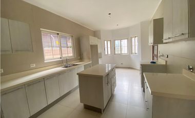 SE VENDE CASA EN COSTA SUR -