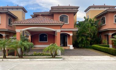 SE VENDE CASA EN COSTA SUR -