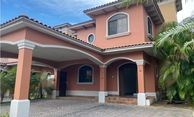 SE VENDE CASA EN COSTA SUR -