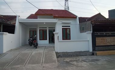 Rumah baru modern dalam perumahan besar tambun Dekat stasiun tambun