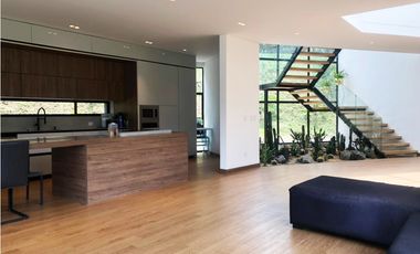 Casa en Arriendo Loma del Escobero Envigado