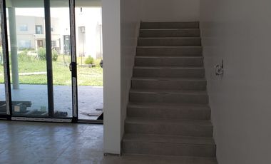CHALET DE 4 AMBIENTES DE CATEGORIA EN RUMENCO JOVEN, A ESTRENAR, VENDE Y PERMUTA