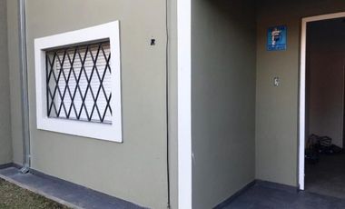 MUY LINDA CASA EN VENTA, 2 DORMITORIOS ACEPTA VEHICULO ALTA GAMA EN FORMA DE PAGO, GRAL JOSE MADARIAGA 900  APTA CREDITO -LUIS GUILLON-