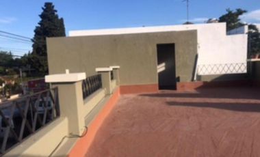 MUY LINDA CASA EN VENTA, 2 DORMITORIOS ACEPTA VEHICULO ALTA GAMA EN FORMA DE PAGO, GRAL JOSE MADARIAGA 900  APTA CREDITO -LUIS GUILLON-