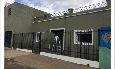 MUY LINDA CASA EN VENTA, 2 DORMITORIOS ACEPTA VEHICULO ALTA GAMA EN FORMA DE PAGO, GRAL JOSE MADARIAGA 900  APTA CREDITO -LUIS GUILLON-