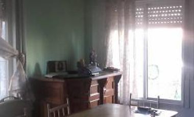 VENTA DE CASA DE 3 AMB. CON ENTRADA DE AUTOS 100 M2 MAS GALPON DE 100 M2 APROX.CON SOTANO PROXIMO AV. MARQUEZ ZONA INDUSTRIAL SE ESCUCHA PROPUESTA