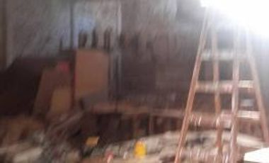 VENTA DE CASA DE 3 AMB. CON ENTRADA DE AUTOS 100 M2 MAS GALPON DE 100 M2 APROX.CON SOTANO PROXIMO AV. MARQUEZ ZONA INDUSTRIAL SE ESCUCHA PROPUESTA