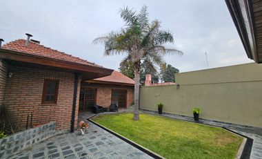 HERMOSO CHALET CON DETALLES DE GRAN CATEGORIA  GUEMES 1000  -TEMPERLEY ESTE-   APTO CREDITO