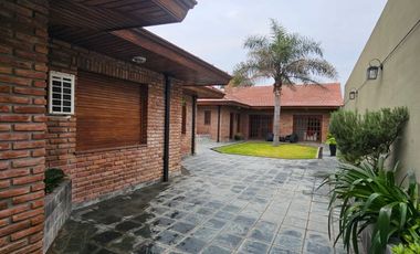 HERMOSO CHALET CON DETALLES DE GRAN CATEGORIA  GUEMES 1000  -TEMPERLEY ESTE-   APTO CREDITO