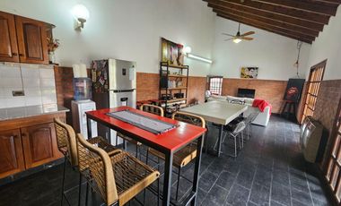 HERMOSO CHALET CON DETALLES DE GRAN CATEGORIA  GUEMES 1000  -TEMPERLEY ESTE-   APTO CREDITO