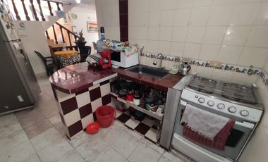 casa en venta en la parada. Cod V26819