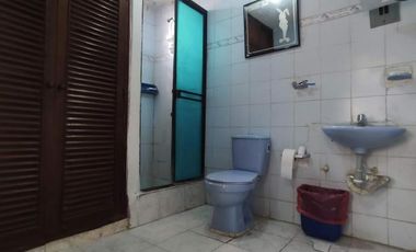 casa en venta en la parada. Cod V26819