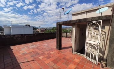 casa en venta en la parada. Cod V26819