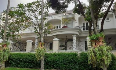 For Rent 5BR Beautiful White House at Pondok Indah