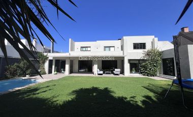 Casa en Arriendo en Trapenses sector Santiago College | Casa en Venta o Arriendo | Lo Barnechea | One Propiedades