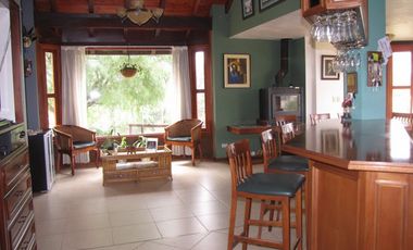 CHALET DE CATEGORIA EN BARRIO CERRADO LOMAS DEL REY. MAYU SUMAJ