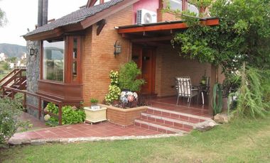 CHALET DE CATEGORIA EN BARRIO CERRADO LOMAS DEL REY. MAYU SUMAJ