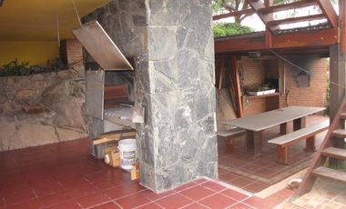 CHALET DE CATEGORIA EN BARRIO CERRADO LOMAS DEL REY. MAYU SUMAJ