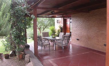 CHALET DE CATEGORIA EN BARRIO CERRADO LOMAS DEL REY. MAYU SUMAJ