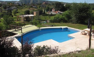 CHALET DE CATEGORIA EN BARRIO CERRADO LOMAS DEL REY. MAYU SUMAJ