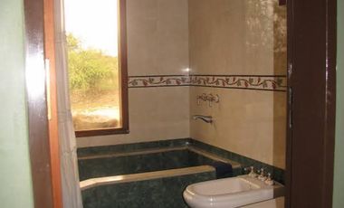 CHALET DE CATEGORIA EN BARRIO CERRADO LOMAS DEL REY. MAYU SUMAJ