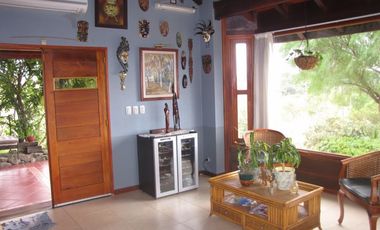 CHALET DE CATEGORIA EN BARRIO CERRADO LOMAS DEL REY. MAYU SUMAJ