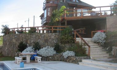 CHALET DE CATEGORIA EN BARRIO CERRADO LOMAS DEL REY. MAYU SUMAJ