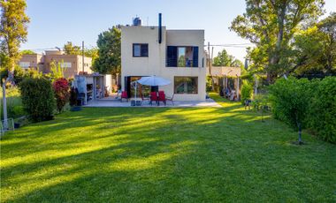 Casas en venta 3 dormitorios en Villa Elisa
