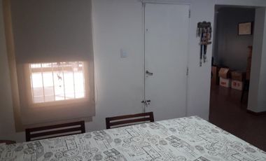 GVPROP Vende Casa  de 2 dormitorios. NO APTA CREDITO.  Galeria. Cochera doble.