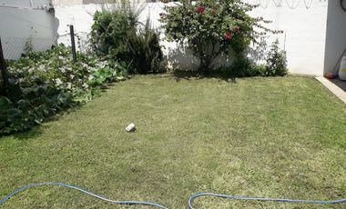 GVPROP Vende Casa  de 2 dormitorios. NO APTA CREDITO.  Galeria. Cochera doble.