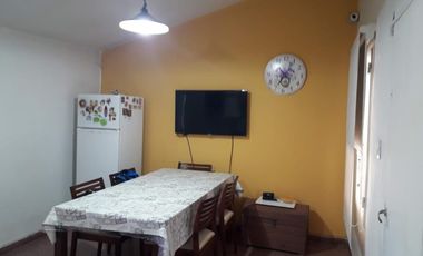 GVPROP Vende Casa  de 2 dormitorios. NO APTA CREDITO.  Galeria. Cochera doble.