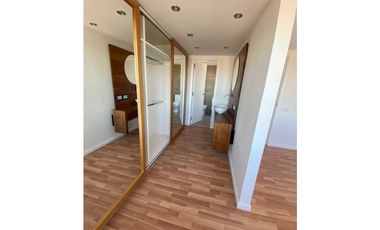 Piso 4 ambientes. Doble balcón. Zona Puerto.